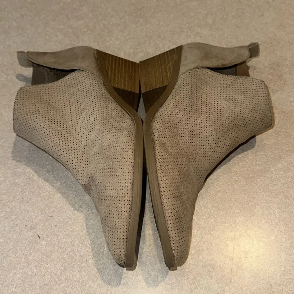 UNIVERSAL THREAD Tan Booties